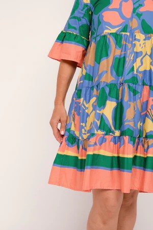 ADRIFT SCOUT TIERED DRESS IN MONTEGO BAY [SZ:L]