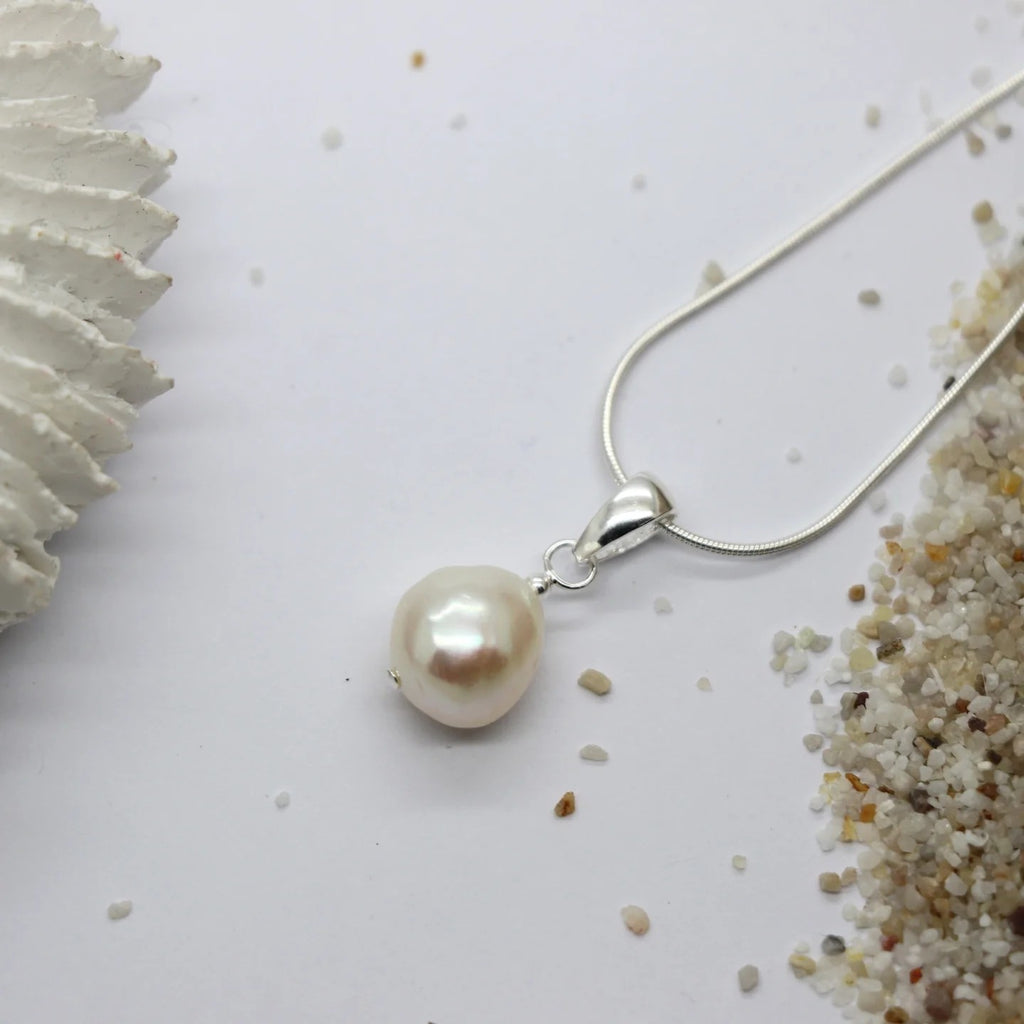 MIKI JEWELLERY FRESHWATER PEARL NECKLACE - STERLING SILVER SNAKE CHAIN