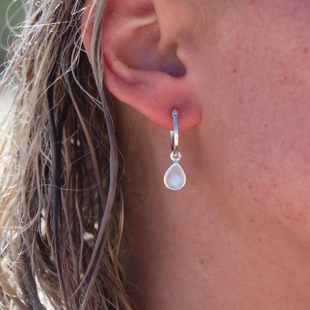 MIKI JEWELLERY TALLULAH DROPS - SILVER & RAINBOW MOONSTONE