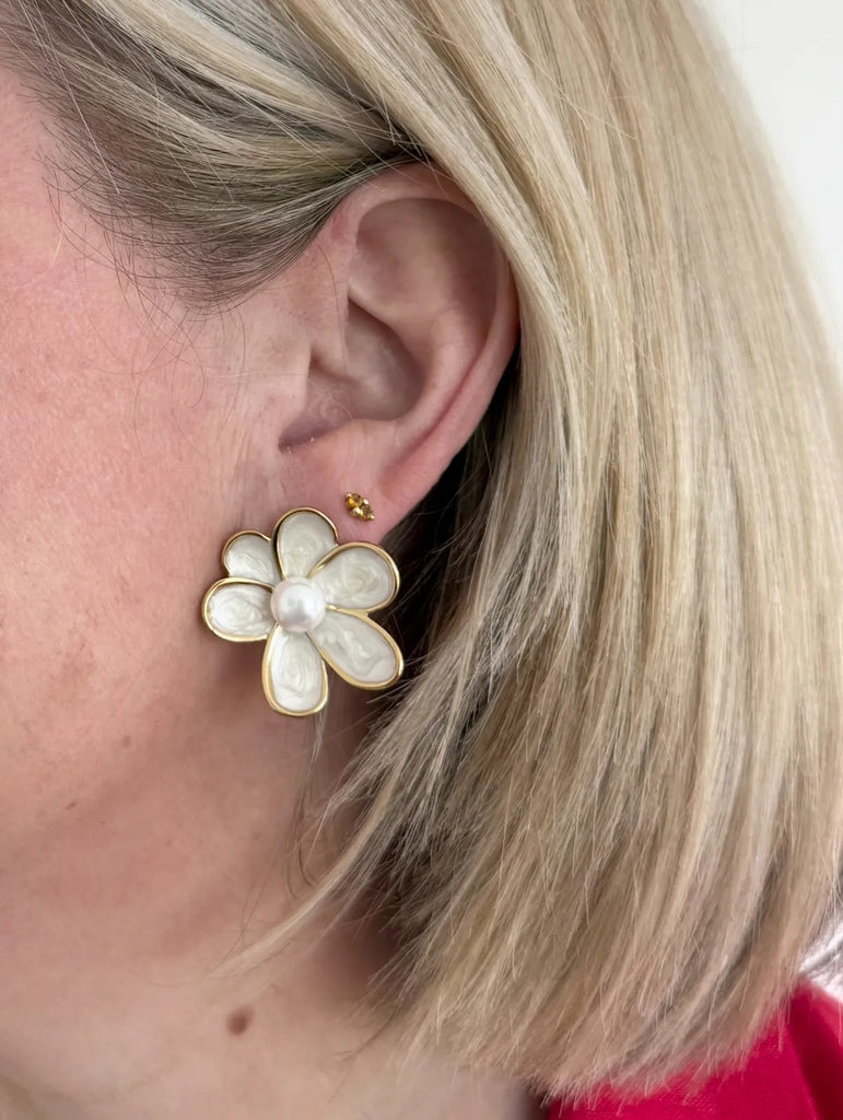 GREENWOOD DESIGNS BRONTE WHITE ENAMEL FLOWER STUD EARRINGS