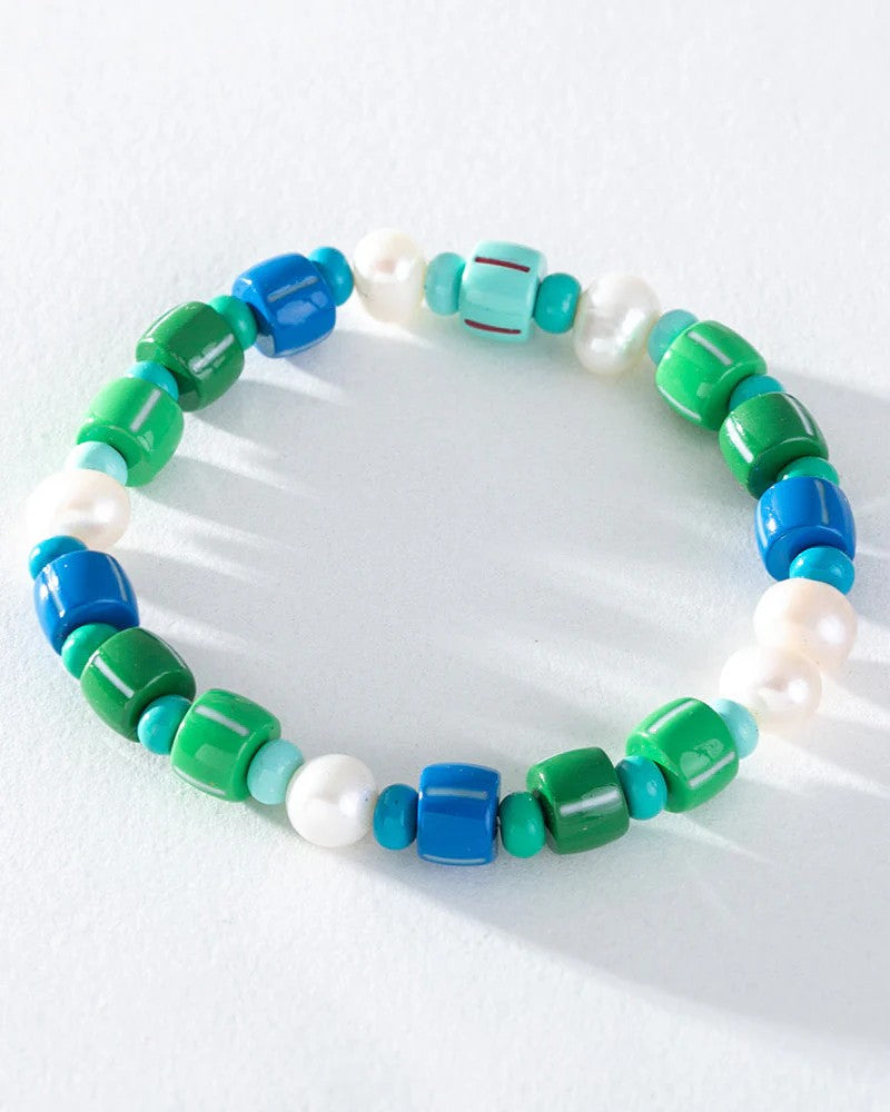 GREENWOOD DESIGNS FRESHWATER PEARL & COLOURFUL ENAMEL STACKING BRACELET - GREENS